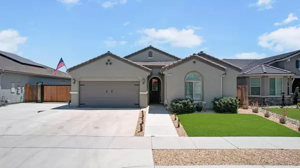 3042 S Meadowbrook Street, Visalia, CA 93292