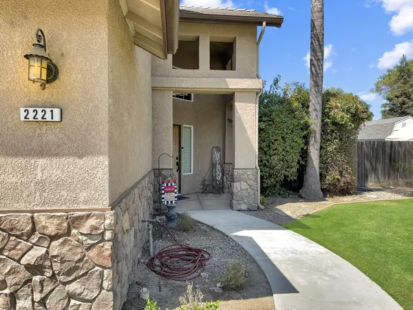 2221 S Conyer Court, Visalia, CA 93277