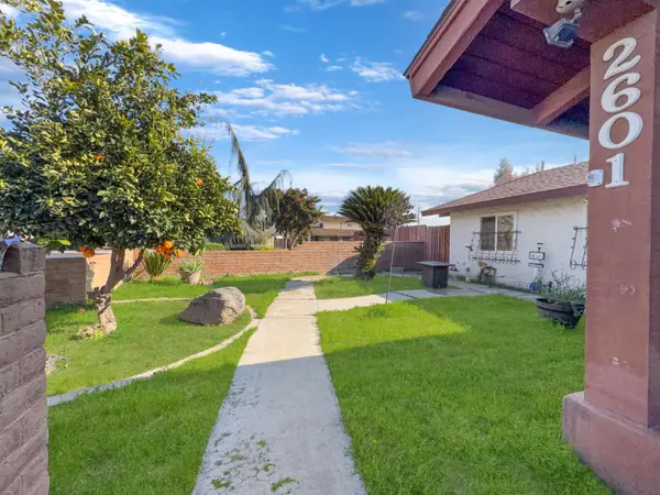 2601 W Country Avenue, Visalia, CA 93277