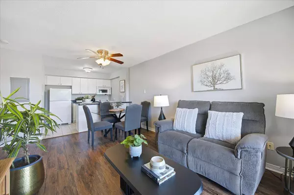 106 Aspen Springs DR #308, Clarington, ON L1C 5N7