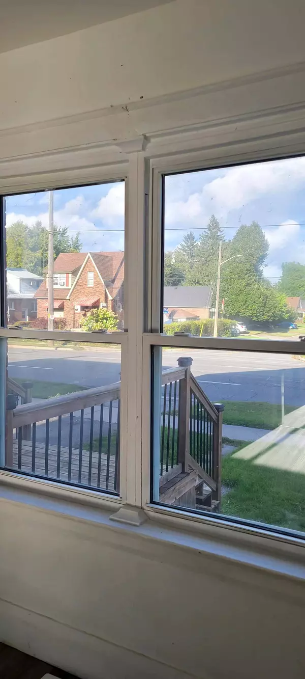 240 Ritson RD S, Oshawa, ON L1H 5H7