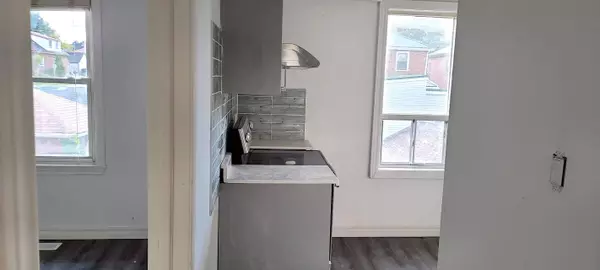 240 Ritson RD S, Oshawa, ON L1H 5H7