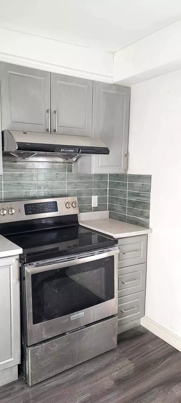 240 Ritson RD S, Oshawa, ON L1H 5H7