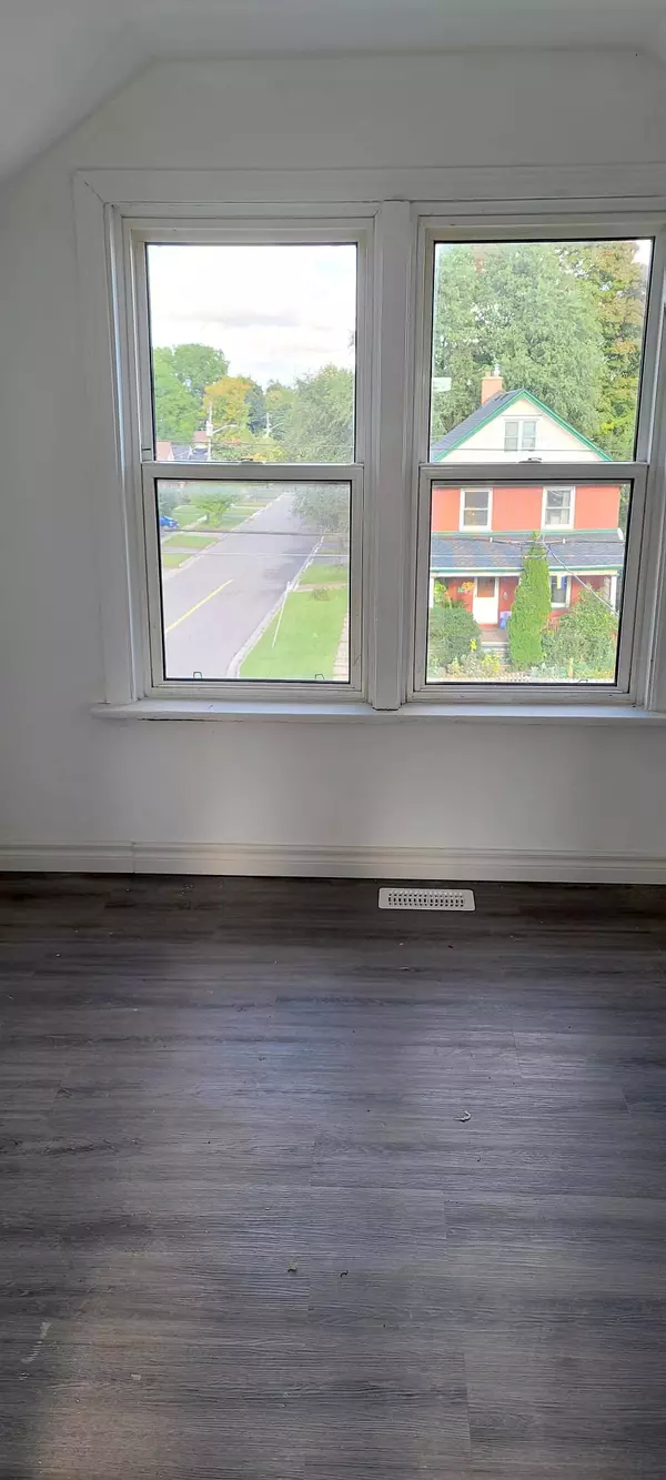 240 Ritson RD S, Oshawa, ON L1H 5H7