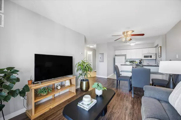 106 Aspen Springs DR #308, Clarington, ON L1C 5N7