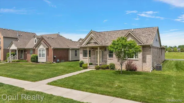 23934 Meadows AVE, Flat Rock, MI 48134