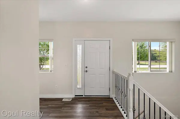 23934 Meadows AVE, Flat Rock, MI 48134