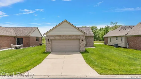 23934 Meadows AVE, Flat Rock, MI 48134