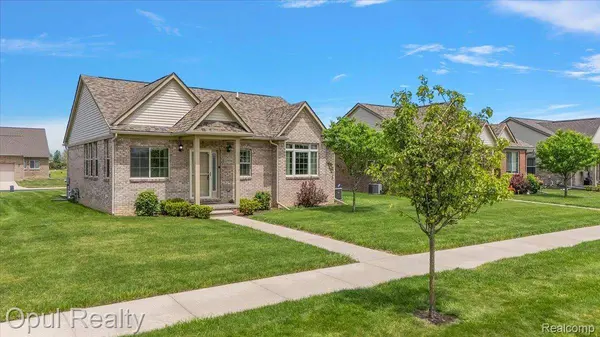 23934 Meadows AVE, Flat Rock, MI 48134