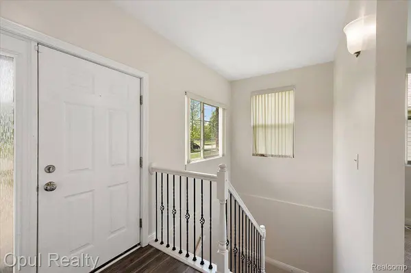 23934 Meadows AVE, Flat Rock, MI 48134