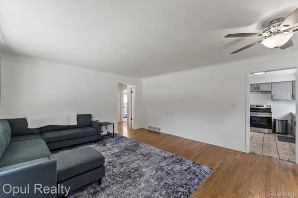 7799 Gary AVE, Westland, MI 48185