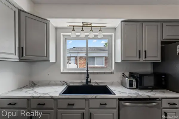 7799 Gary AVE, Westland, MI 48185