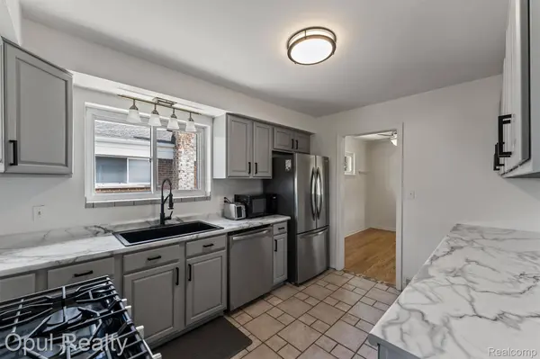 7799 Gary AVE, Westland, MI 48185