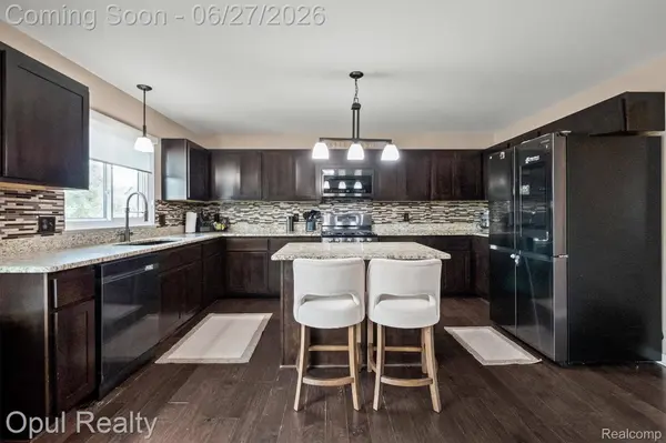 24520 Westchester DR, Lyon Charter Township, MI 48178