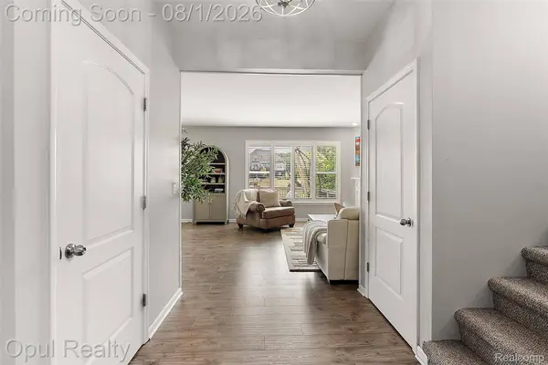 2448 Solace DR, Commerce Charter Township, MI 48382