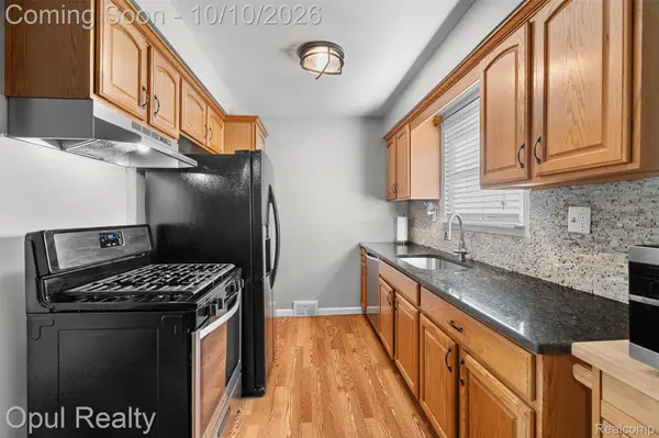 23949 Meadowbrook RD, Novi, MI 48375
