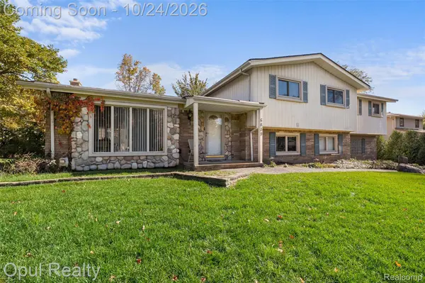 6839 White Pine DR, Bloomfield, MI 48301