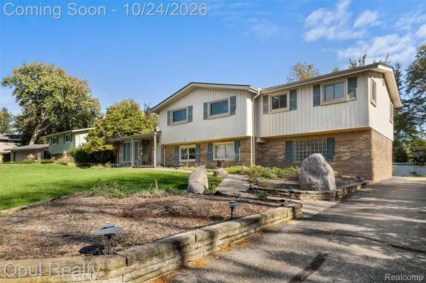 6839 White Pine DR, Bloomfield, MI 48301
