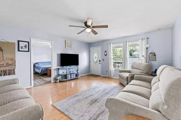 52 Meadow Lane, Hustonville, KY 40437