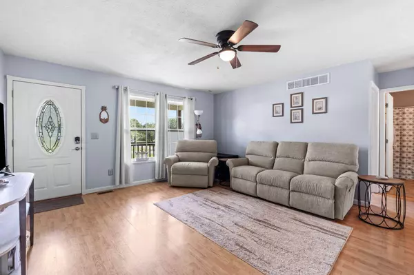 52 Meadow Lane, Hustonville, KY 40437