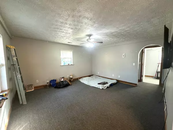 2078 New Dixville Road, Harrodsburg, KY 40330