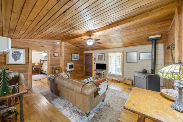 907 Brown Gabbard Road, Booneville, KY 41314