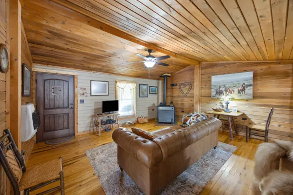 907 Brown Gabbard Road, Booneville, KY 41314