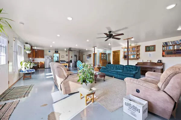 560 Hwy 243, Gravel Switch, KY 40328