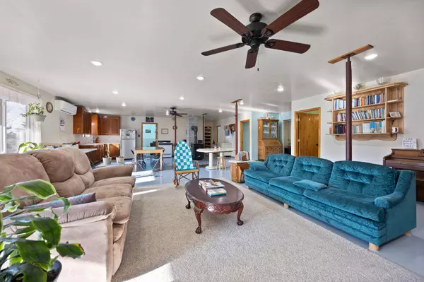 560 Hwy 243, Gravel Switch, KY 40328