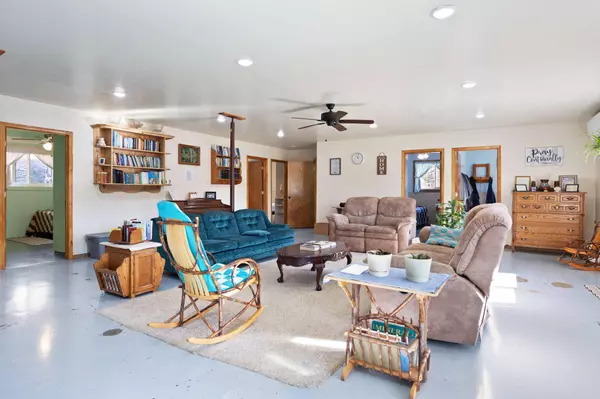 560 Hwy 243, Gravel Switch, KY 40328