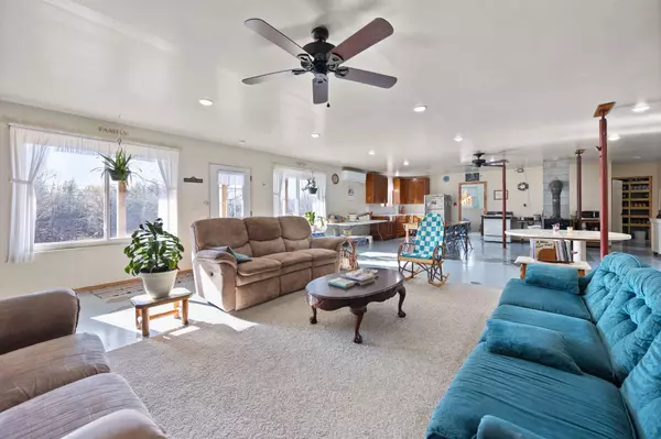 560 Hwy 243, Gravel Switch, KY 40328