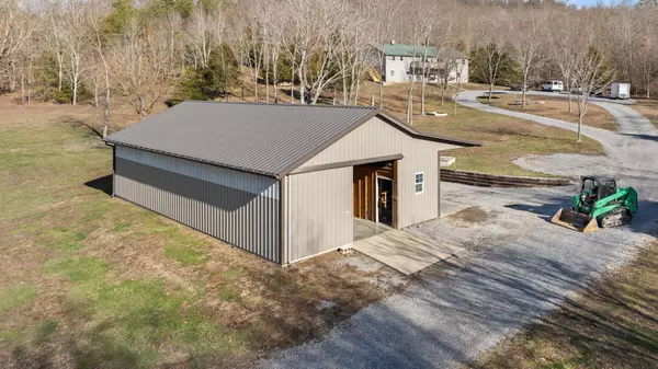 560 Hwy 243, Gravel Switch, KY 40328