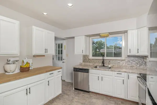 1085 Newcastle Dr, Springfield Twp., OH 45231