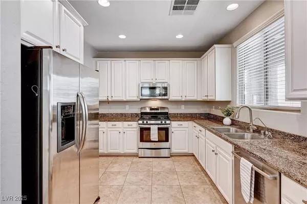 7704 Lots Hills DR, Las Vegas, NV 89179