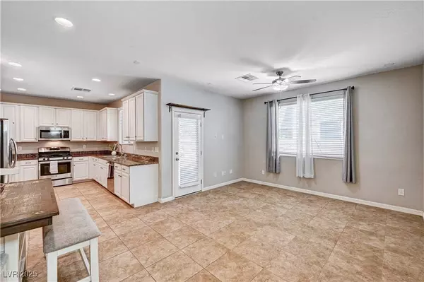 7704 Lots Hills DR, Las Vegas, NV 89179