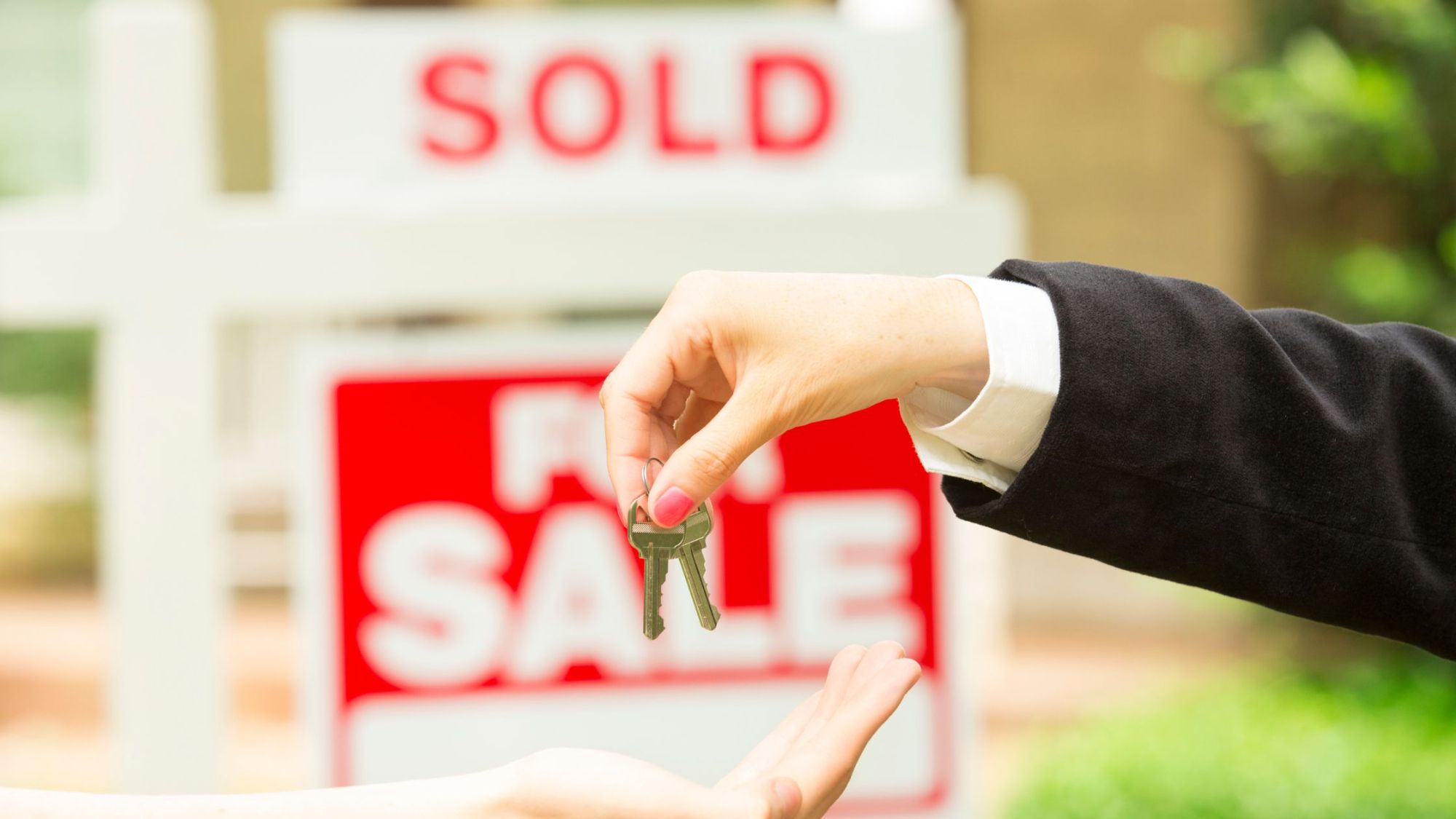Should I Keep or Sell the House After Divorce What Rhode Island Homeowners Should Consider