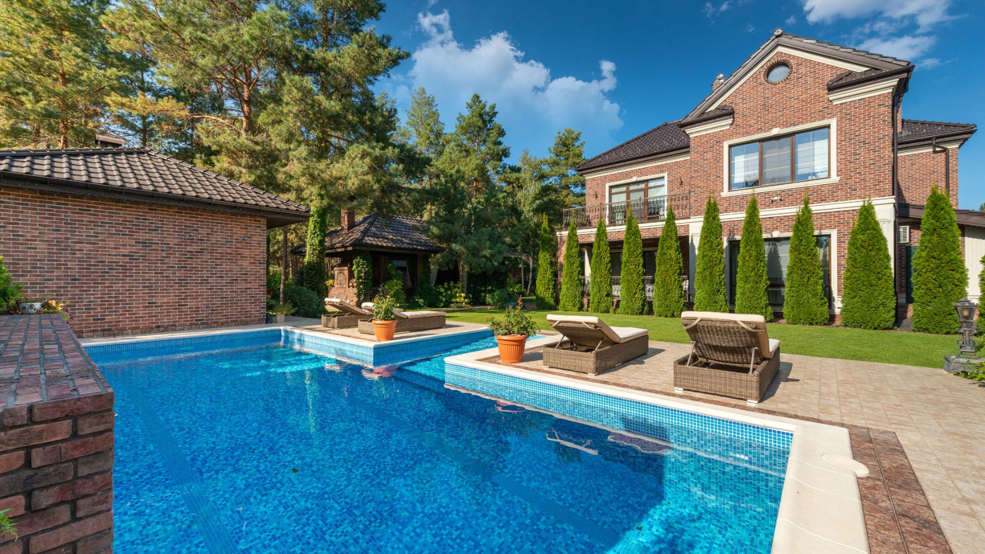 Exploring Real Estate in Greenwich Bay Homes for Every Lifestyle