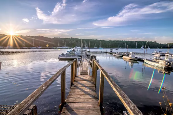 Boating in Rhode Island Real Estate Agent Greenwich Bay Brokers (5)