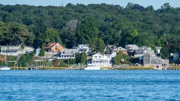 feature image of Premier Neighborhoods for Home Buyers in East Greenwich in 2025