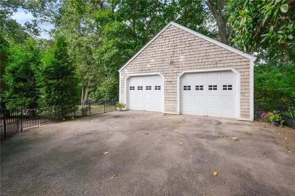 51 Gateway RD, North Kingstown, RI 02852