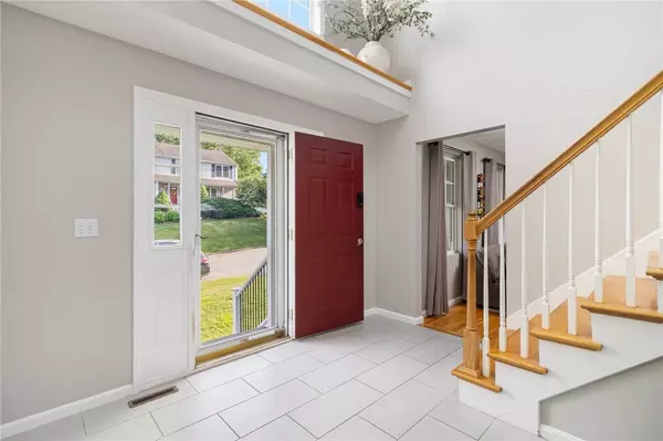 29 Gilcrest DR, West Warwick, RI 02893