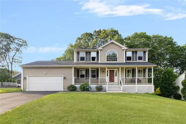 29 Gilcrest DR, West Warwick, RI 02893