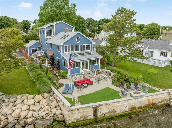 46 Burnett RD, Warwick, RI 02889