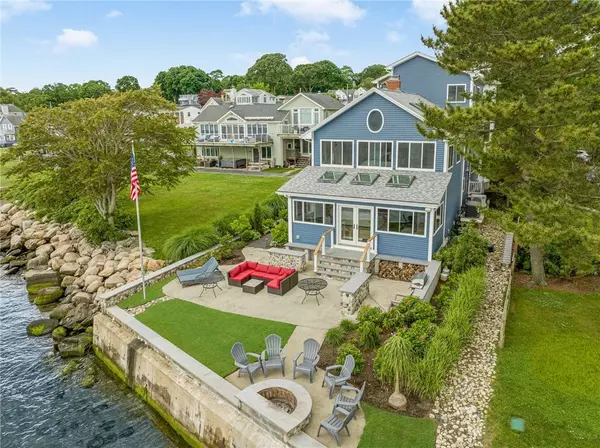 46 Burnett RD, Warwick, RI 02889