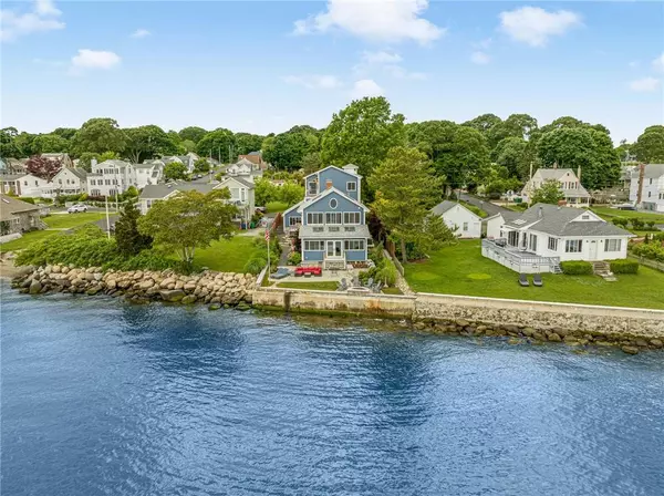 46 Burnett RD, Warwick, RI 02889