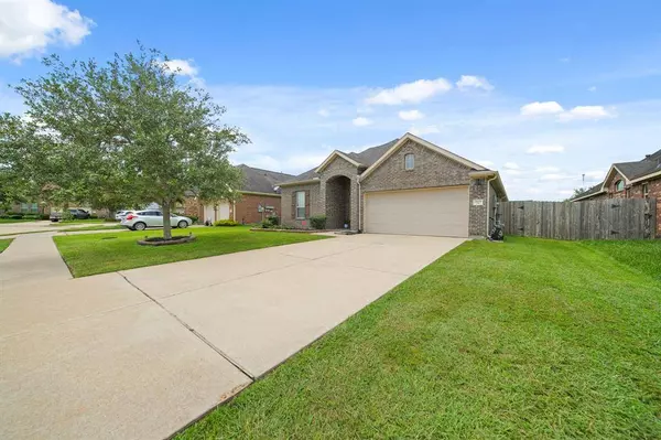 7509 Cobblestone DR, Pearland, TX 77581