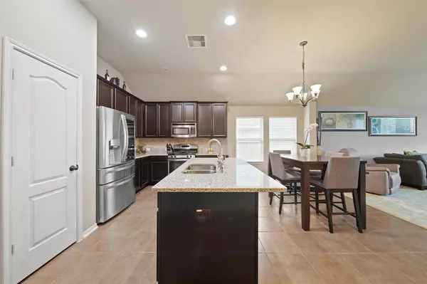 7509 Cobblestone DR, Pearland, TX 77581