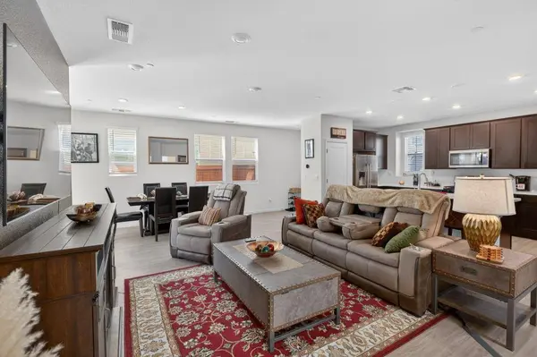 8226 Ocho WAY, Elk Grove, CA 95757
