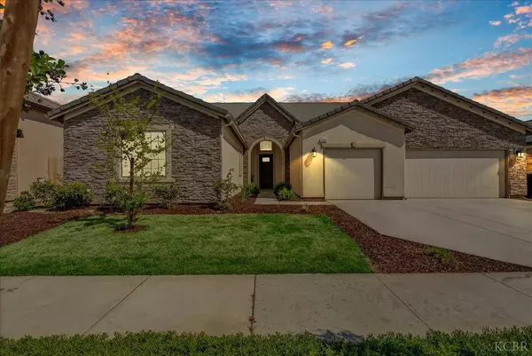 1938 W Van Gogh Street, Hanford, CA 93230