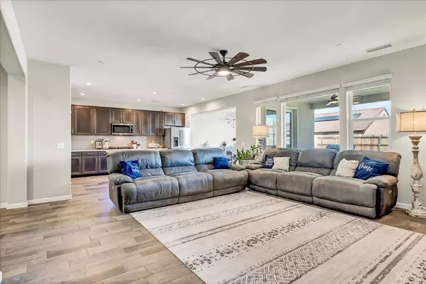 1938 W Van Gogh Street, Hanford, CA 93230